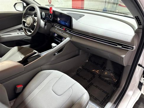 Used 2024 Hyundai Elantra SEL image 14