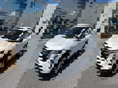 Certified 2025 Chevrolet Trax LS image 1