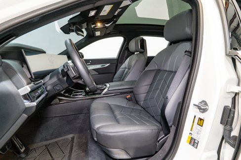 Used 2024 BMW i7 xDrive60 image 16