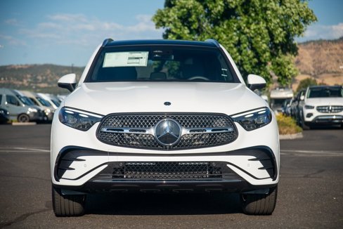 Used 2025 Mercedes-Benz GLC 300 4MATIC image 3