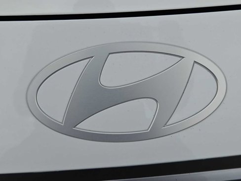 Certified 2025 Hyundai Elantra SE image 11
