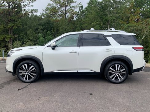 Used 2024 Nissan Pathfinder Platinum image 5