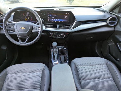 Used 2025 Chevrolet Trax LT image 28