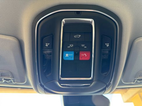 Used 2022 Jeep Grand Cherokee Limited image 18