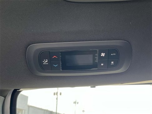 New 2025 Chrysler Pacifica Select image 16