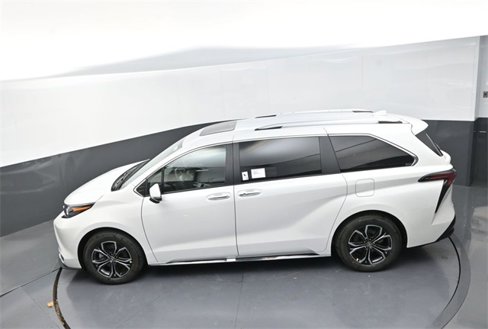 New 2025 Toyota Sienna Platinum image 20