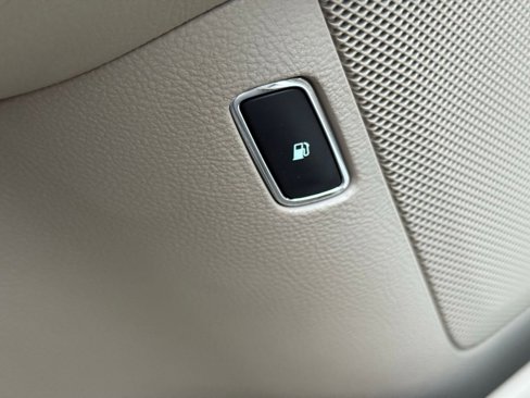 Used 2019 Ford Fusion SE image 16