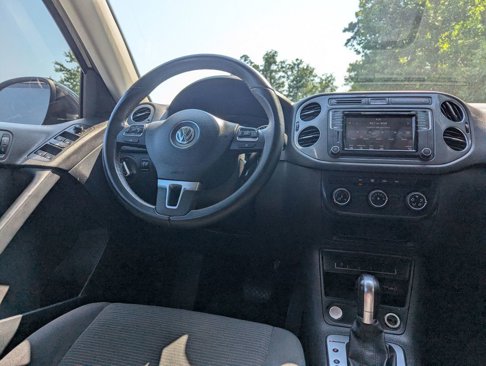 Used 2017 Volkswagen Tiguan Limited w/ Premium Package image 16