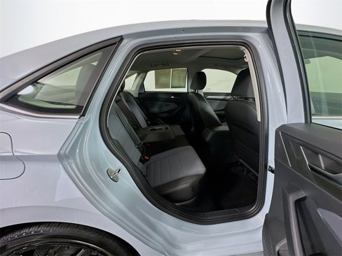 Used 2025 Volkswagen Jetta SE image 26