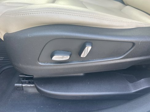 Used 2017 Cadillac XT5 FWD image 17