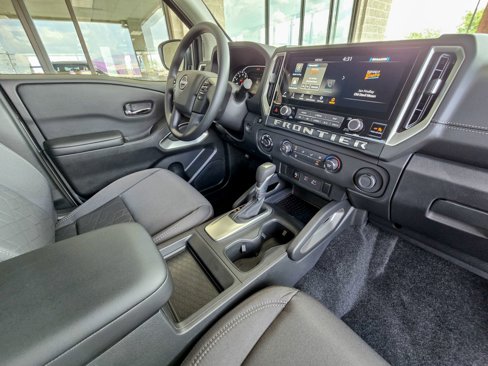 Used 2025 Nissan Frontier SV image 20