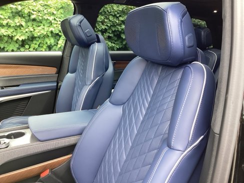 New 2026 Cadillac Vistiq Premium Luxury image 18
