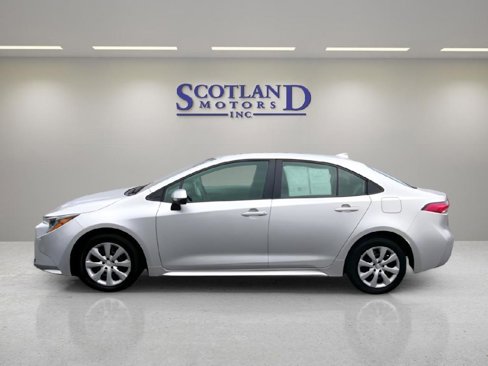 Used 2025 Toyota Corolla LE image 1