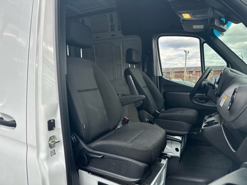 Used 2022 Mercedes-Benz Sprinter 2500 image 22