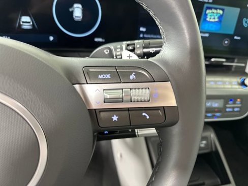 Certified 2025 Hyundai Kona Limited image 33