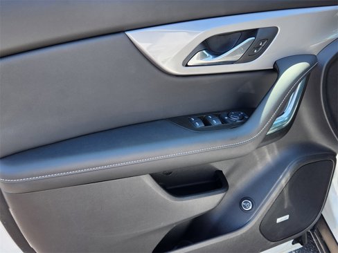 Used 2025 Chevrolet Blazer LT w/ Sound & Technology Package image 6