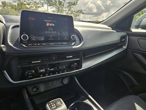 Used 2024 Nissan Rogue SV image 20