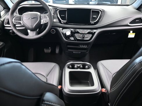 New 2025 Chrysler Pacifica Select image 31