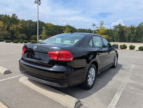 Used 2013 Volkswagen Passat Wolfsburg Edition image 9