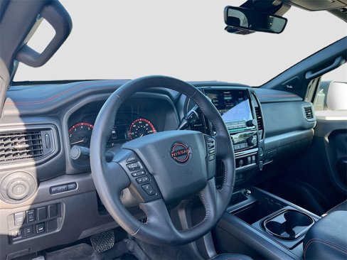 Used 2024 Nissan Titan PRO-4X image 9