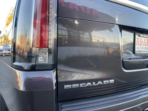 Used 2015 Cadillac Escalade ESV Luxury image 29