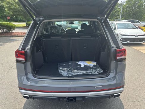 New 2025 Volkswagen Atlas Peak Edition SE image 13