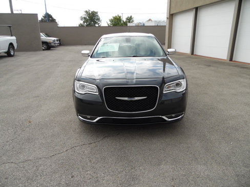 Used 2019 Chrysler 300 Limited image 2