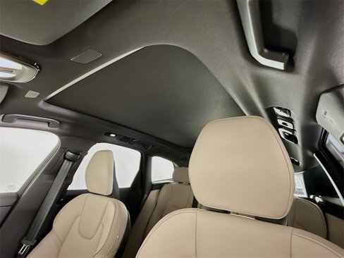 New 2026 Volvo XC60 B5 Plus w/ Climate Package PRO image 22