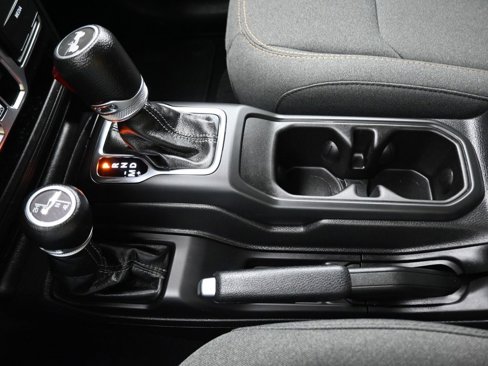 Used 2024 Jeep Wrangler Sport S image 24