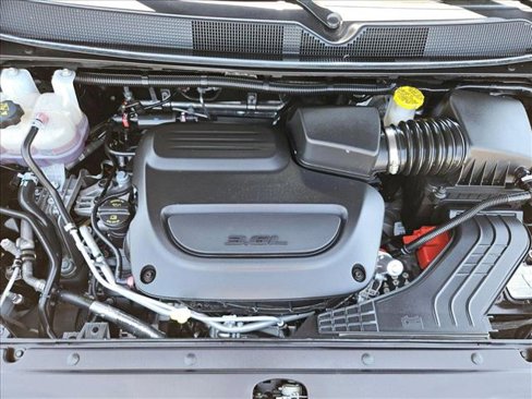 Used 2024 Chrysler Pacifica Touring-L image 23