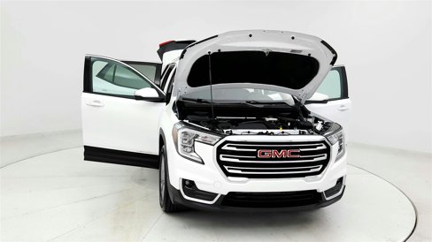 Used 2024 GMC Terrain SLT image 12