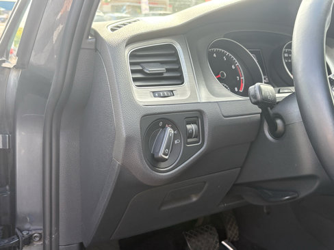 Used 2017 Volkswagen Golf Wolfsburg Edition image 14
