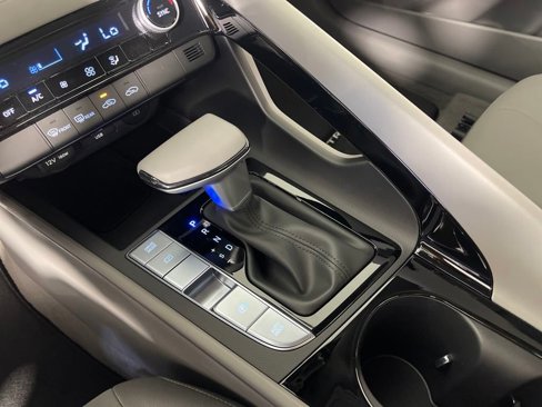 New 2025 Hyundai Elantra SEL image 24