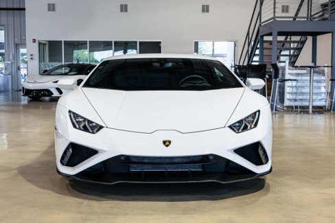 Used 2021 Lamborghini Huracan EVO image 2