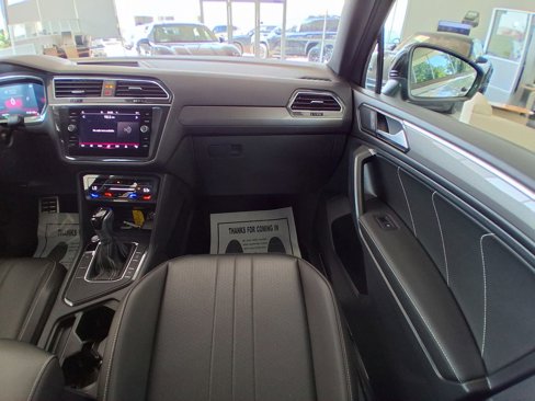 Used 2022 Volkswagen Tiguan SE R-Line image 11