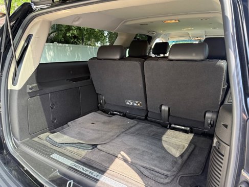 Used 2011 GMC Yukon XL Denali image 28