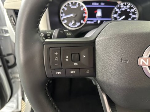 Certified 2025 Nissan Rogue SV image 15