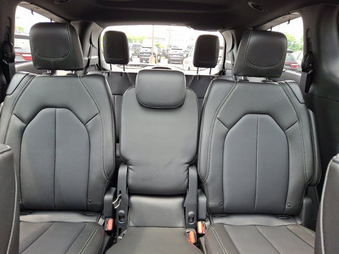 New 2025 Chrysler Pacifica Select w/ Uconnect Theater Family Group image 14