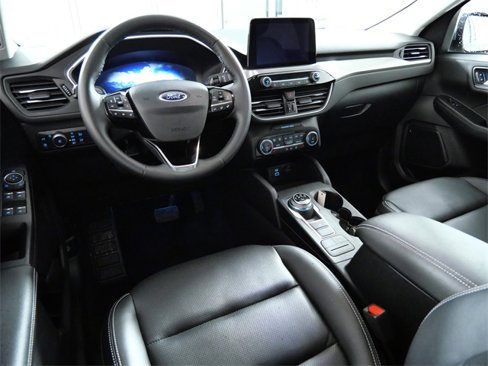 Certified 2022 Ford Escape Titanium image 4
