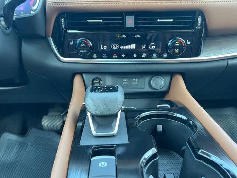 New 2026 Nissan Rogue Platinum image 3
