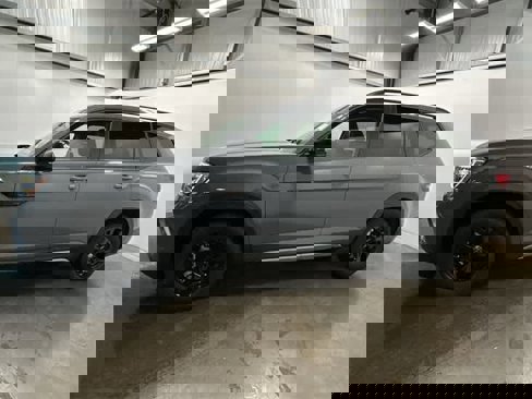 New 2025 Volkswagen Atlas Peak Edition SE image 2
