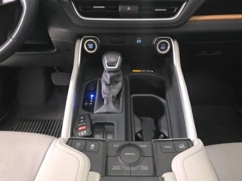 Used 2024 Toyota Grand Highlander Limited image 18
