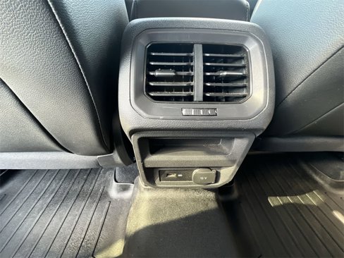 Used 2019 Volkswagen Tiguan SE image 29