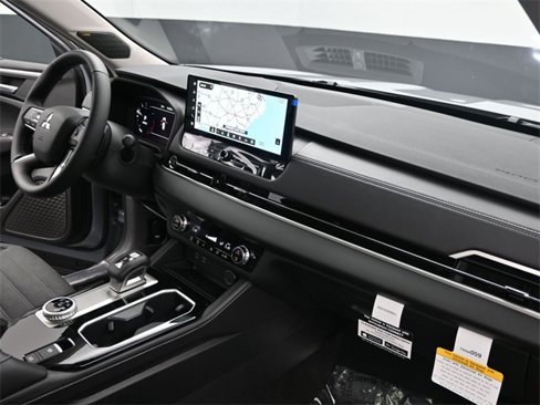 New 2025 Mitsubishi Outlander SE image 23