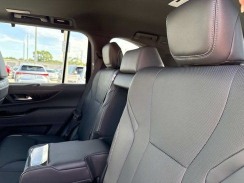 New 2025 Lexus LX 600 4WD w/ Luxury Package image 14