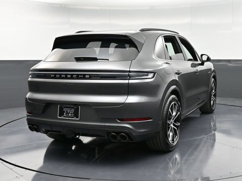 New 2025 Porsche Cayenne Turbo image 8