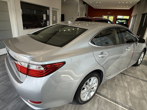 Used 2014 Lexus ES 300h image 9