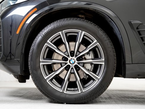Used 2025 BMW X5 xDrive40i w/ M Sport Package image 33