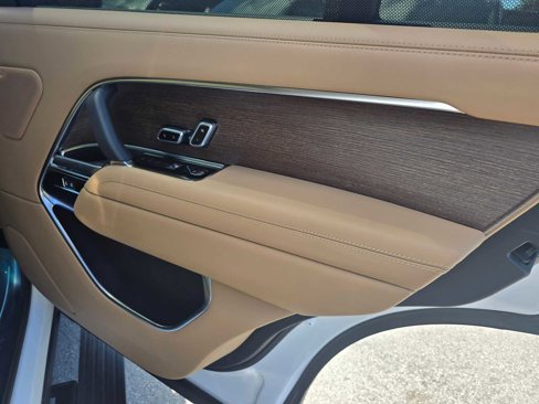 New 2025 Land Rover Range Rover Long Wheelbase SE image 13