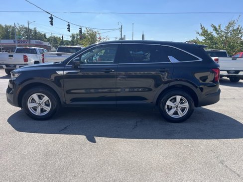 Used 2022 Kia Sorento LX image 3
